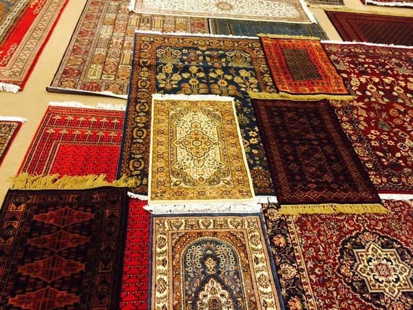 Shop for Pashmina, carpets, papier-mâché Photo 2