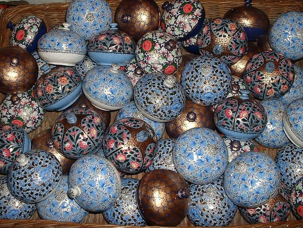 Meet artisans: papier-mâché & walnut wood carving Photo 3