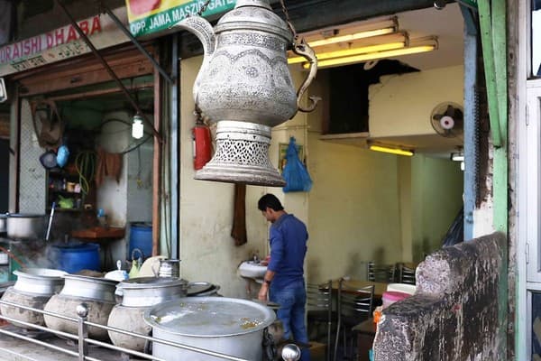 Relish a traditional Wazwan feast Photo 1