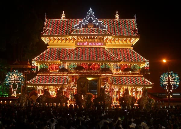 Thrissur Pooram temple festival (seasonal)