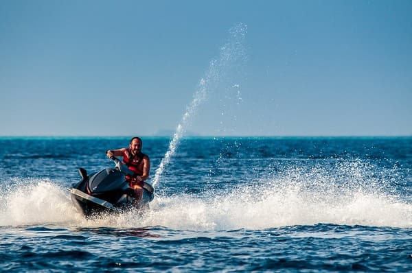 Jet ski and watersports session Photo 3