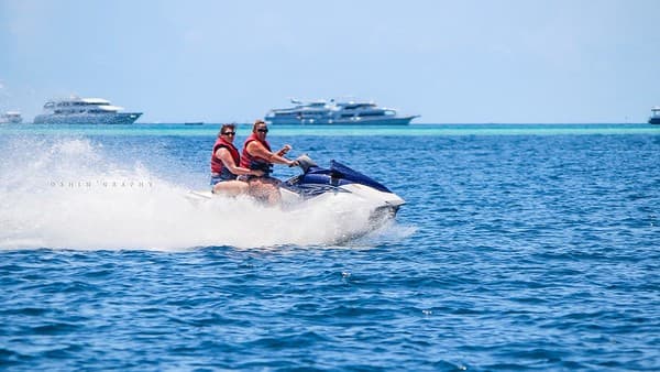 Jet ski and watersports session Photo 1