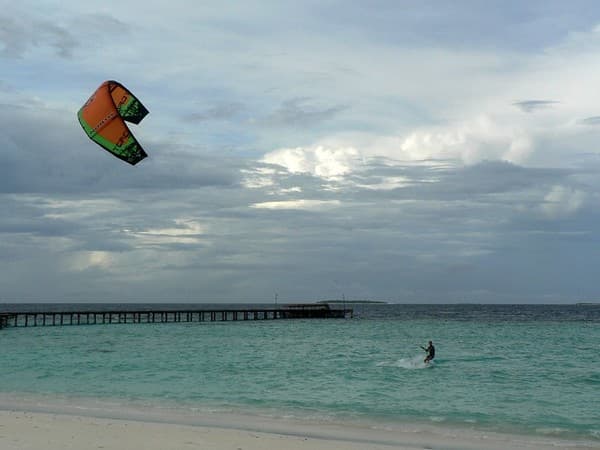 Kitesurfing (seasonal winds)