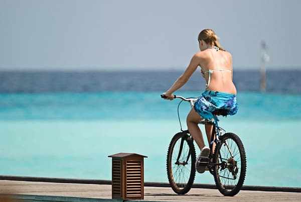 Cycle the island causeways