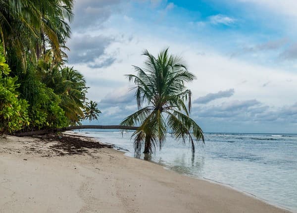 Dhigurah Long Beach