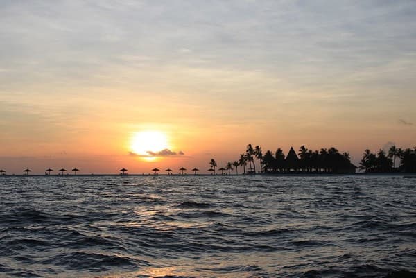 Veligandu Island & Sandbank