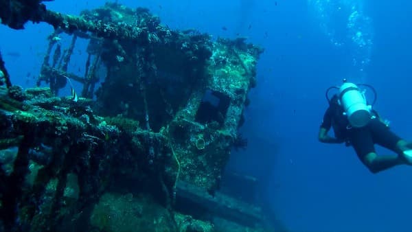 Centara Grand Island Resort, Maldives - Kudhimaa Shipwreck Dive