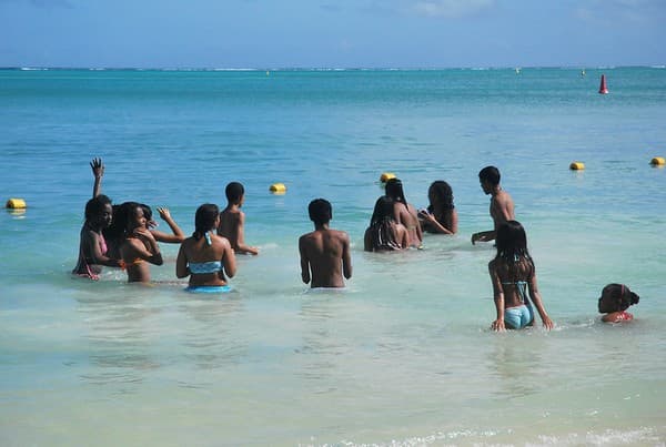 Mont Choisy : jeunes baigneurs