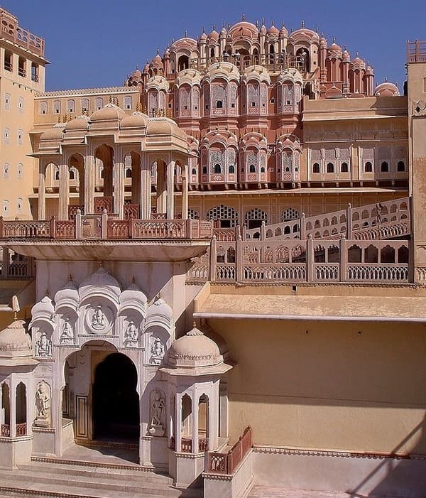 Hawa Mahal facade and Pink City heritage walk
