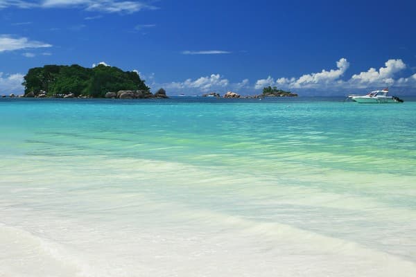 Island-hopping to Praslin, La Digue, Curieuse and St Pierre Photo 1