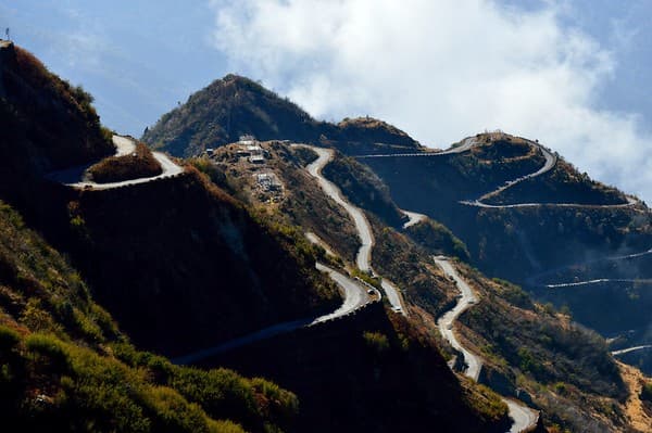 Old Silk Route drive via Zuluk hairpins