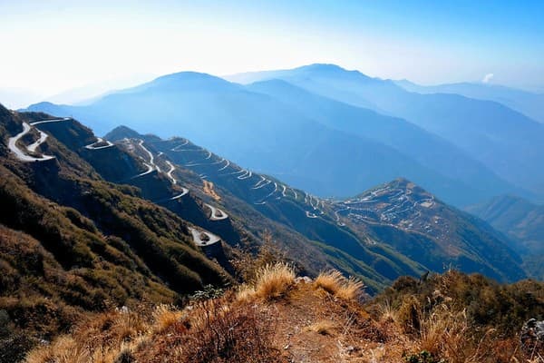 Old Silk Route drive via Zuluk hairpins Photo 3