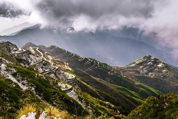 Old Silk Route drive via Zuluk hairpins Photo 2