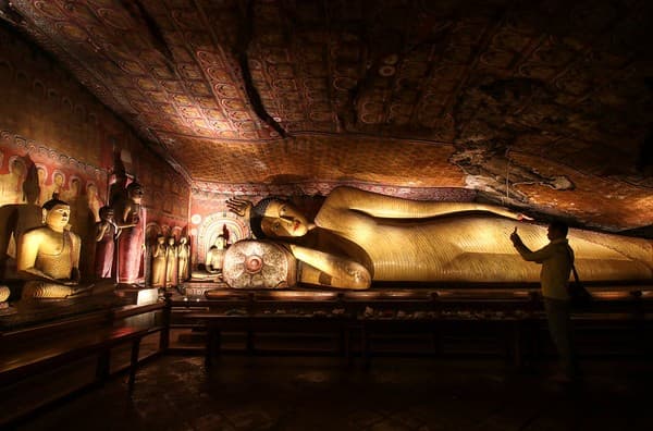 Explore Dambulla Cave Temple