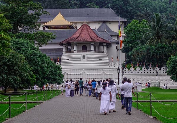 Visit Temple of the Sacred Tooth Relic Photo 1