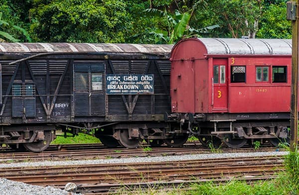 Ride the scenic Kandy–Ella train Photo 2