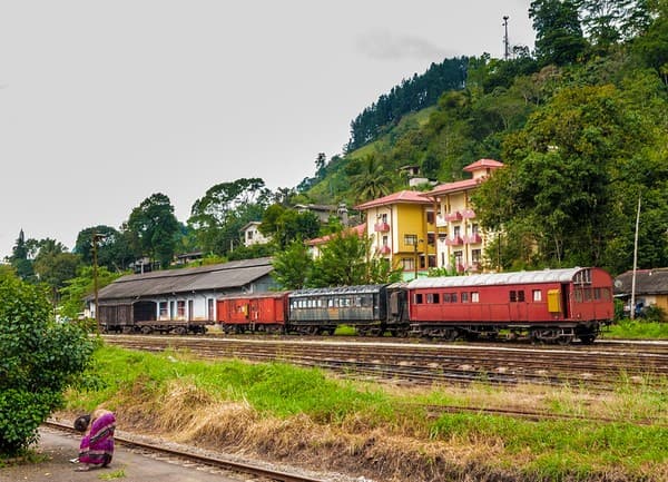 Ride the scenic Kandy–Ella train Photo 1