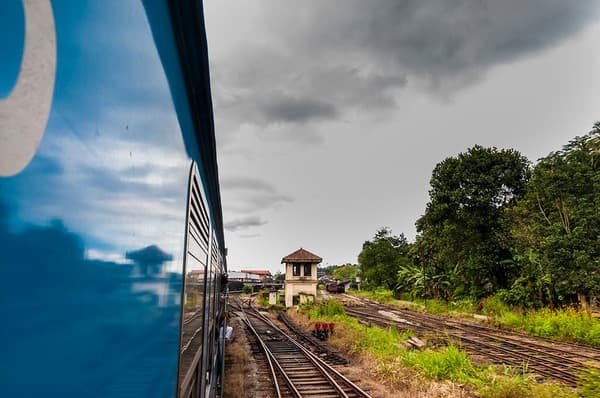 Ride the scenic Kandy–Ella train Photo 3