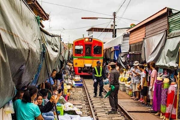 Maeklong Railway Market Photo 2