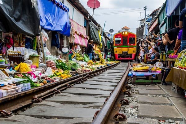 Maeklong Railway Market Photo 3