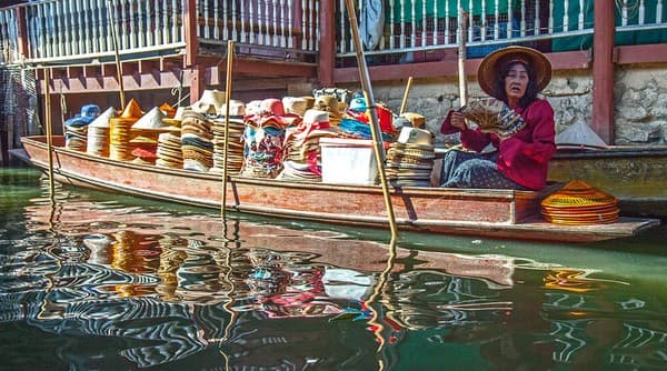 Damnoen Saduak Floating Market