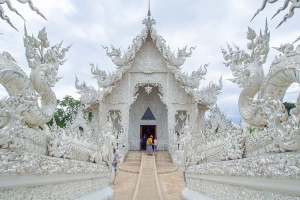 White Temple (Wat Rong Khun) Photo 1