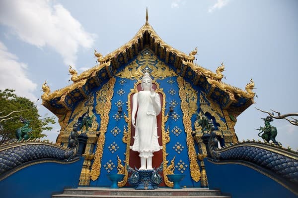 Blue Temple (Wat Rong Suea Ten) & Black House (Baan Dam) Photo 3
