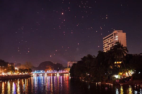 Loy Krathong/Yi Peng lantern festival (November) Photo 3