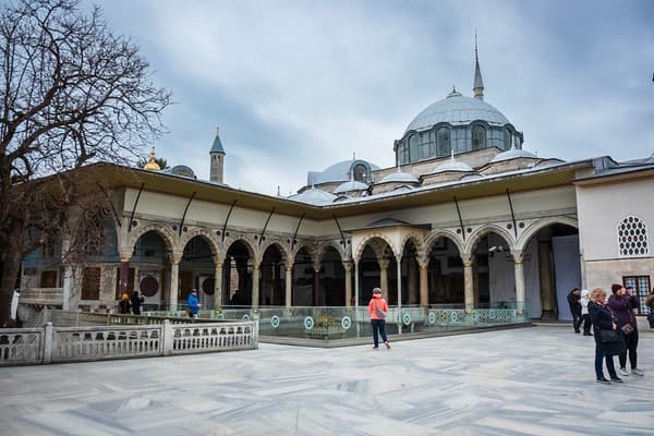 Topkapi Palace Museum Photo 3