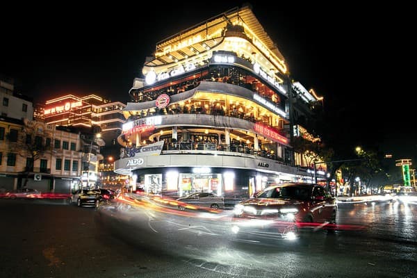 Stroll and shop the Hanoi Old Quarter Photo 2
