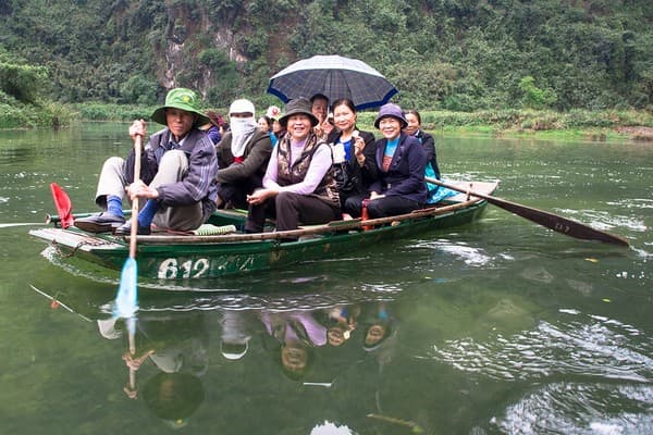 Boat the Trang An grottoes Photo 3