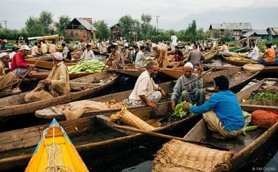 Floating Vegetable Market (Dal Lake)