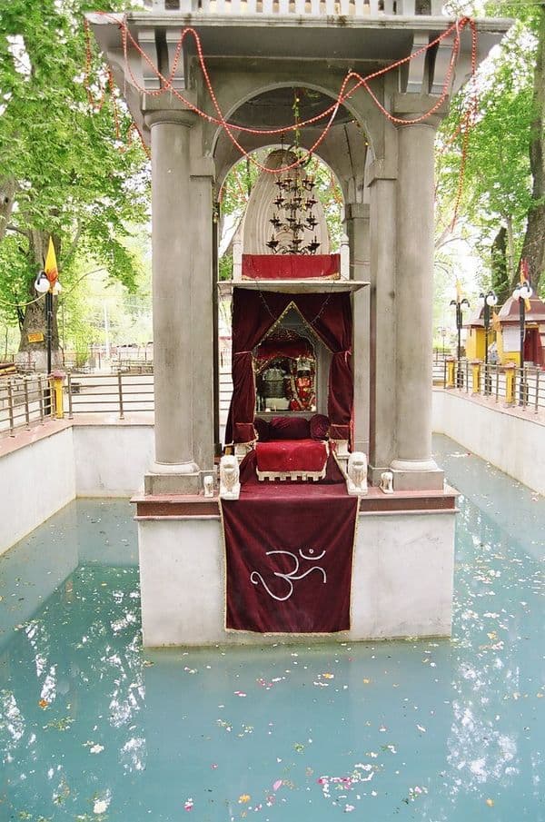 kheer bhawani temple