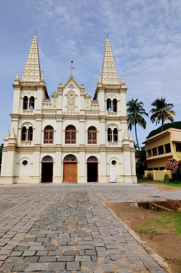 Santa Cruz Basilica Photo 1