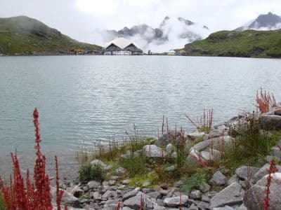 Hemkund Lake