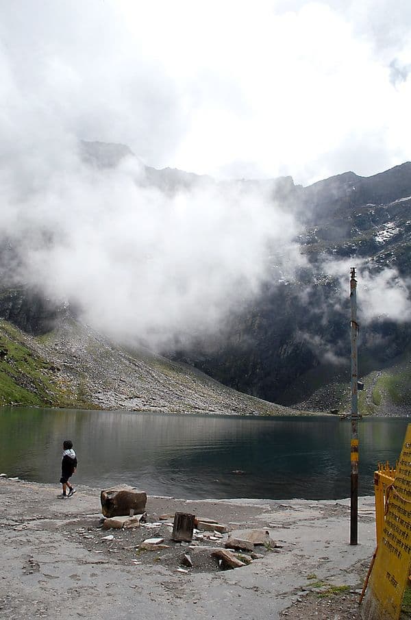 Hemkund Lake Photo 3