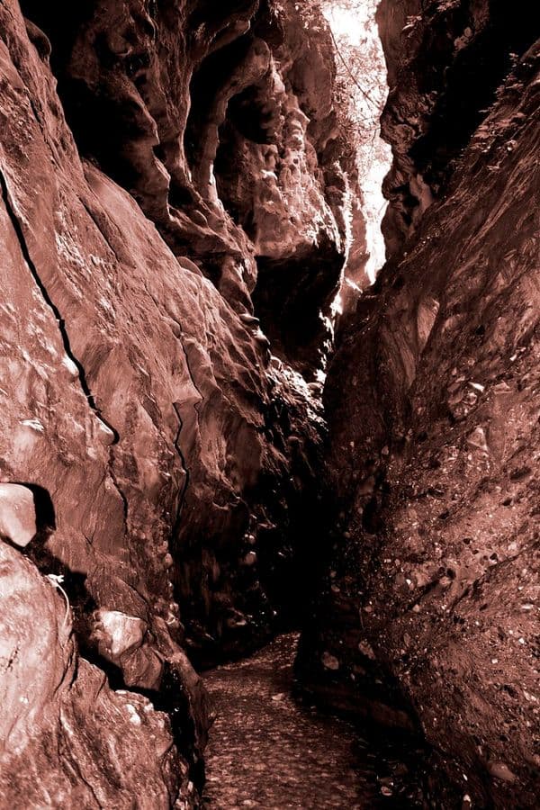 Robber's Cave (Guchhupani) Photo 0