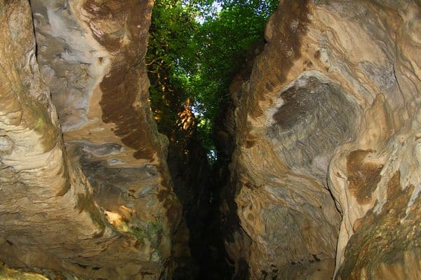 Robber's Cave (Guchhupani) Photo 3