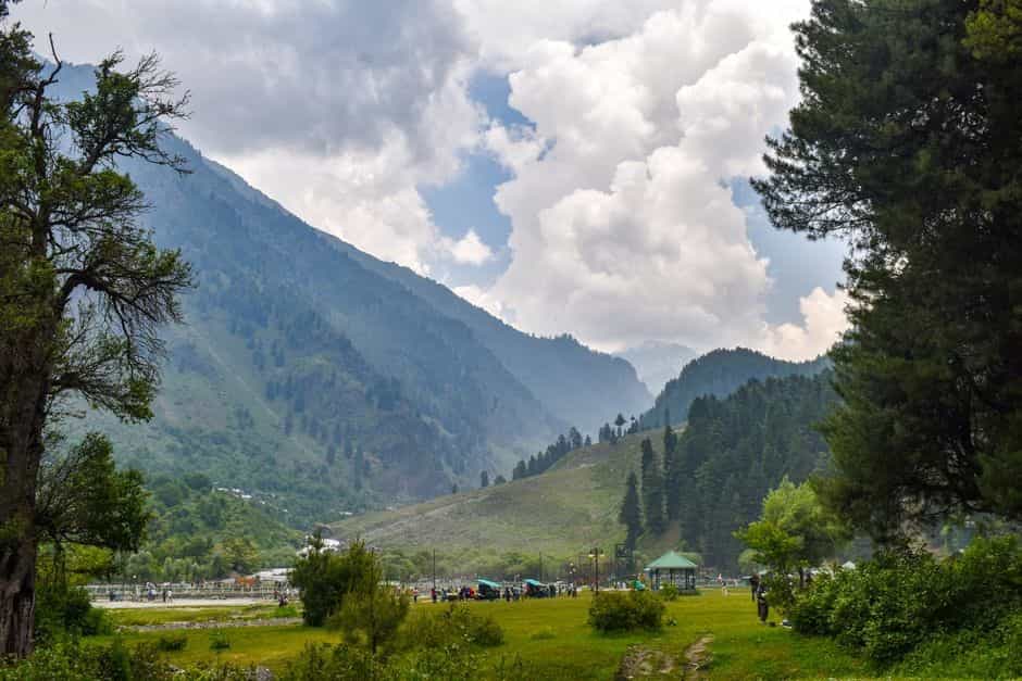Aru Valley Travel Guide: Serene Meadows & Trekking Base Camp