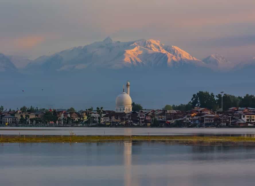 Hazratbal Shrine: History, Significance & Visitor Guide for Kashmir