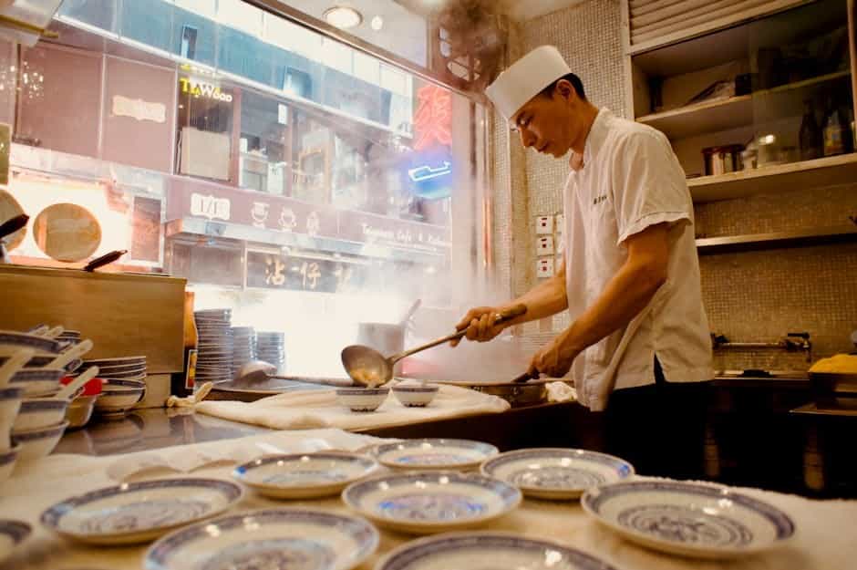 Hong Kong Food Guide: 15 Must-Try Local Dishes for Hungry Travelers
