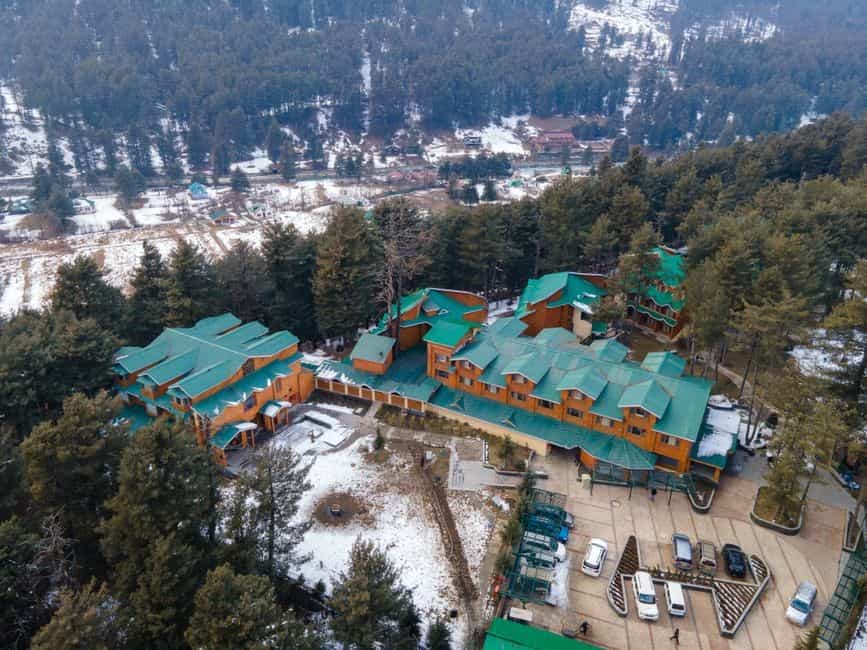 Luxury Kashmir: Premium Resorts, Exclusive Experiences & Packages