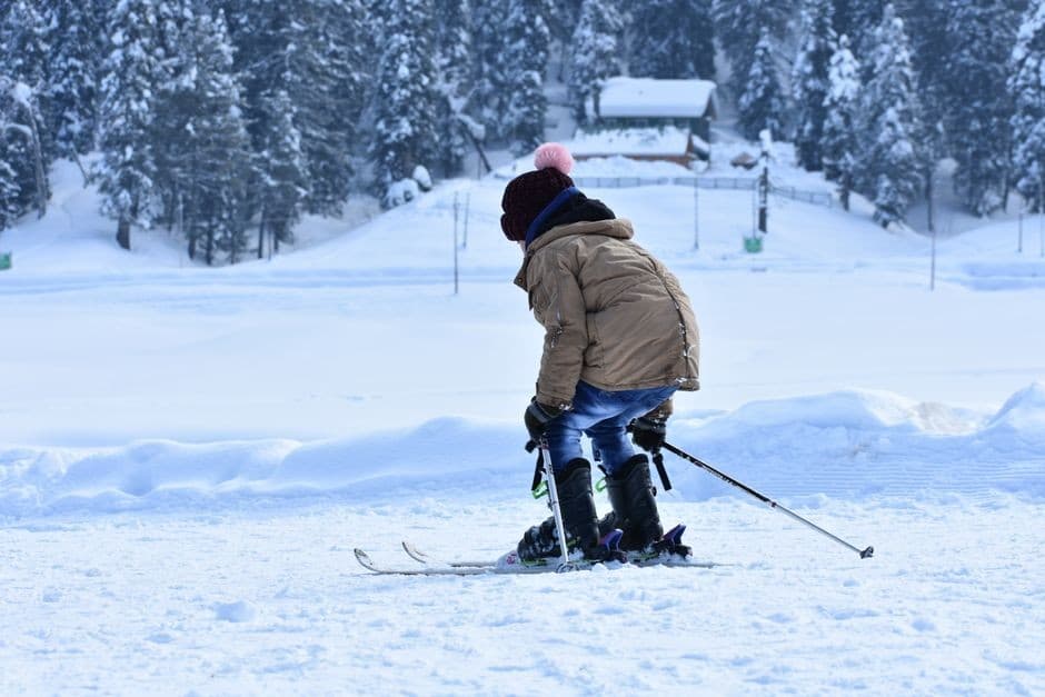 Skiing in Auli: A Complete Guide for First-Timers and Enthusiasts
