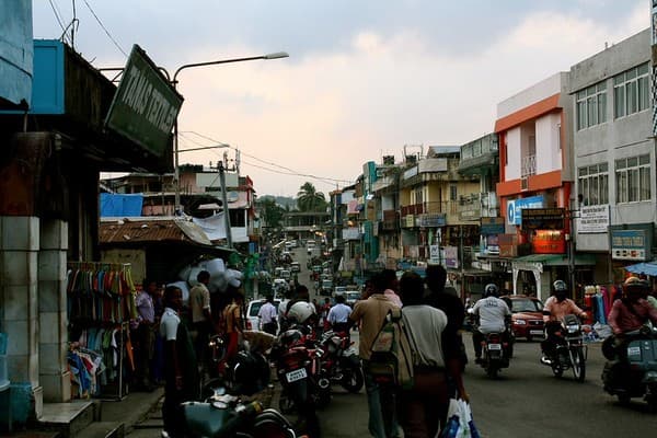 Shopping at Aberdeen Bazaar Photo 2