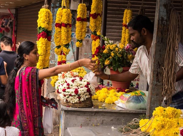 Shopping at Aberdeen Bazaar Photo 1