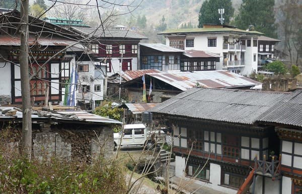 Au village, Khaling, Khaling Gewog, dzongkhag de Trashigang, Bhoutan. Au village, Khaling, Khaling Gewog, dzongkhag de Trashigang, Bhoutan.