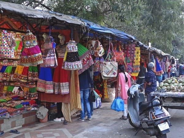Ahmedabad - Marché Law Garden Ahmedabad - Marché Law Garden