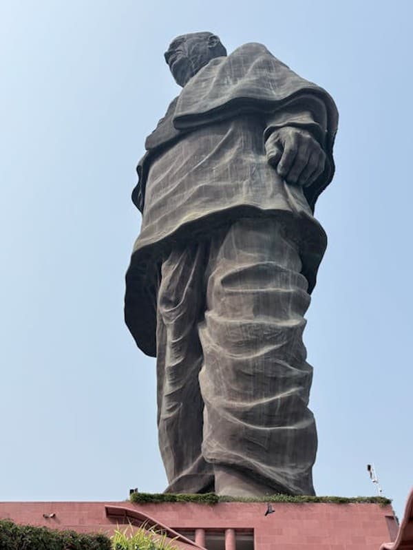 Monumental view of the Statue of Unity, symbolizing unity and strength against a clear sky. Monumental view of the Statue of Unity, symbolizing unity and strength against a clear sky.