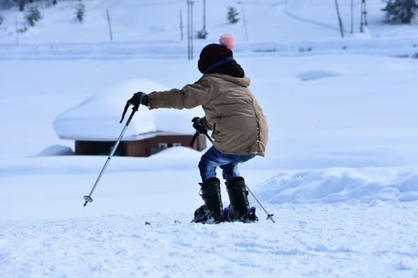 Skiing and snow play at Kufri Photo 3