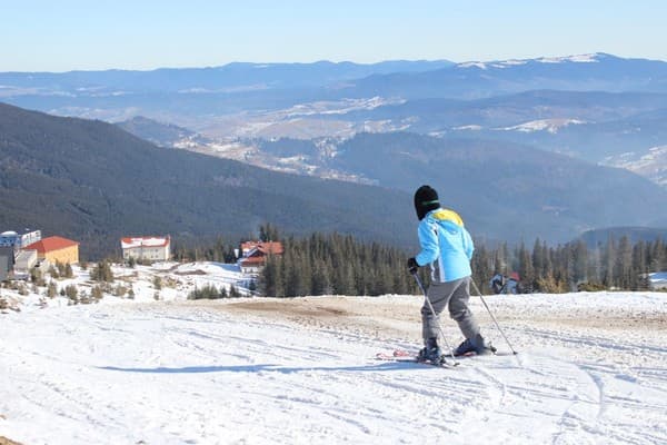 Skiing and snow play at Kufri Photo 2